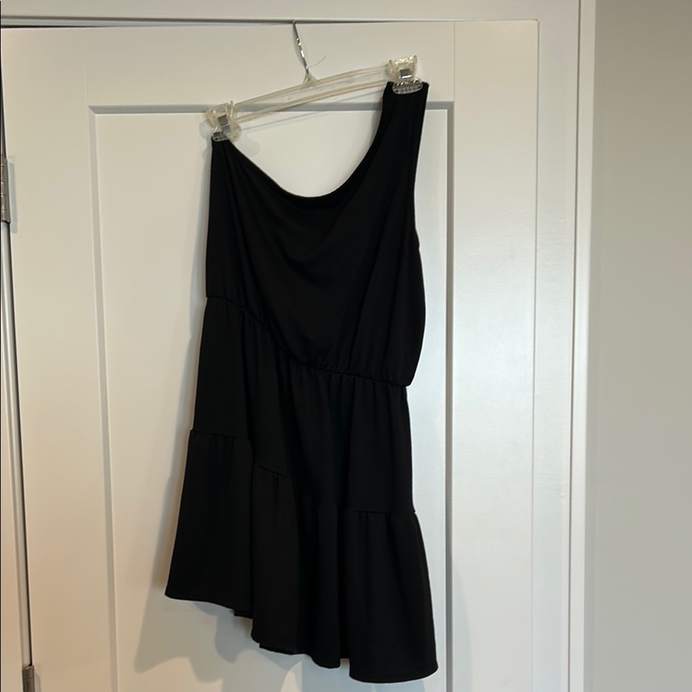 Fantastic Fawn Black One-Shoulder Dress. Size Large.